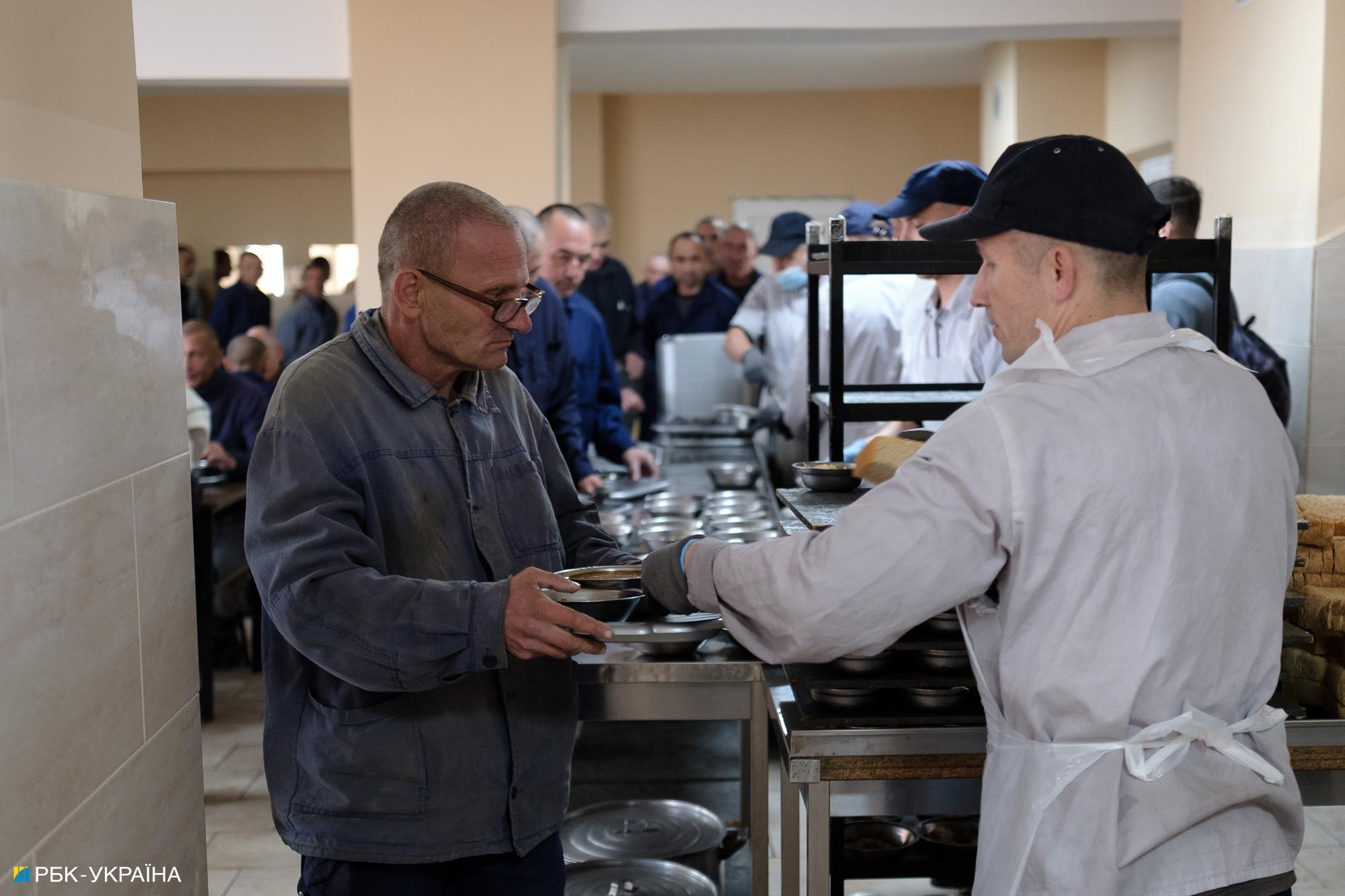&quot;Я пошел воевать ради паспорта&quot;. Репортаж из лагеря российских пленных в Украине